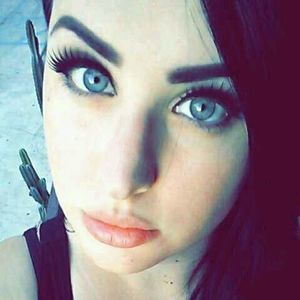 Meet your Posher, Kayla