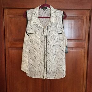 Women's Sleeveless Collared Button-Down Blouse