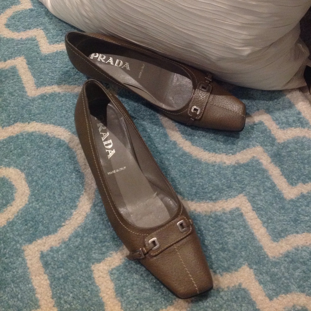 PRADA Light Brown kitten heel size 37 1/2EU 7 US
