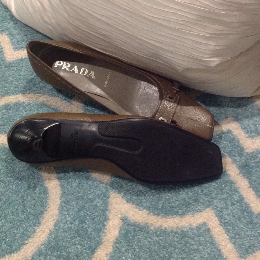 PRADA Light Brown kitten heel size 37 1/2EU 7 US - Picture 2 of 6