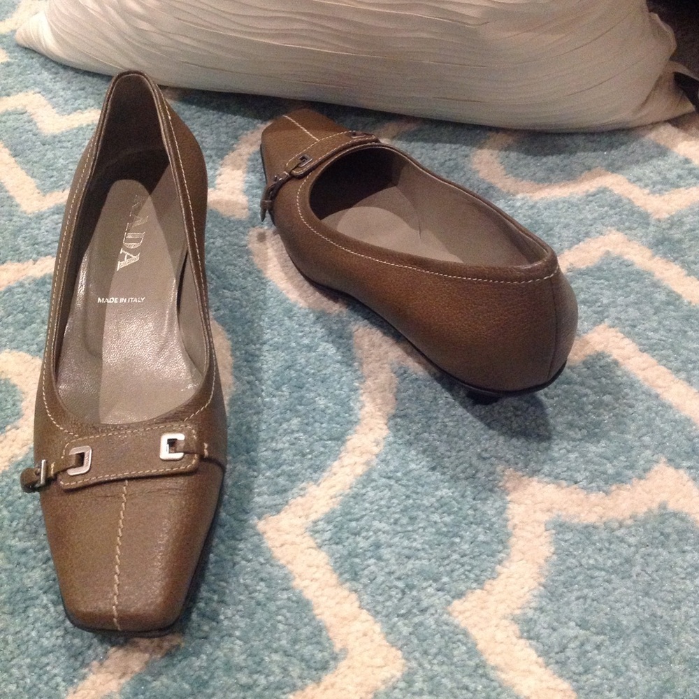 PRADA Light Brown kitten heel size 37 1/2EU 7 US - Picture 3 of 6