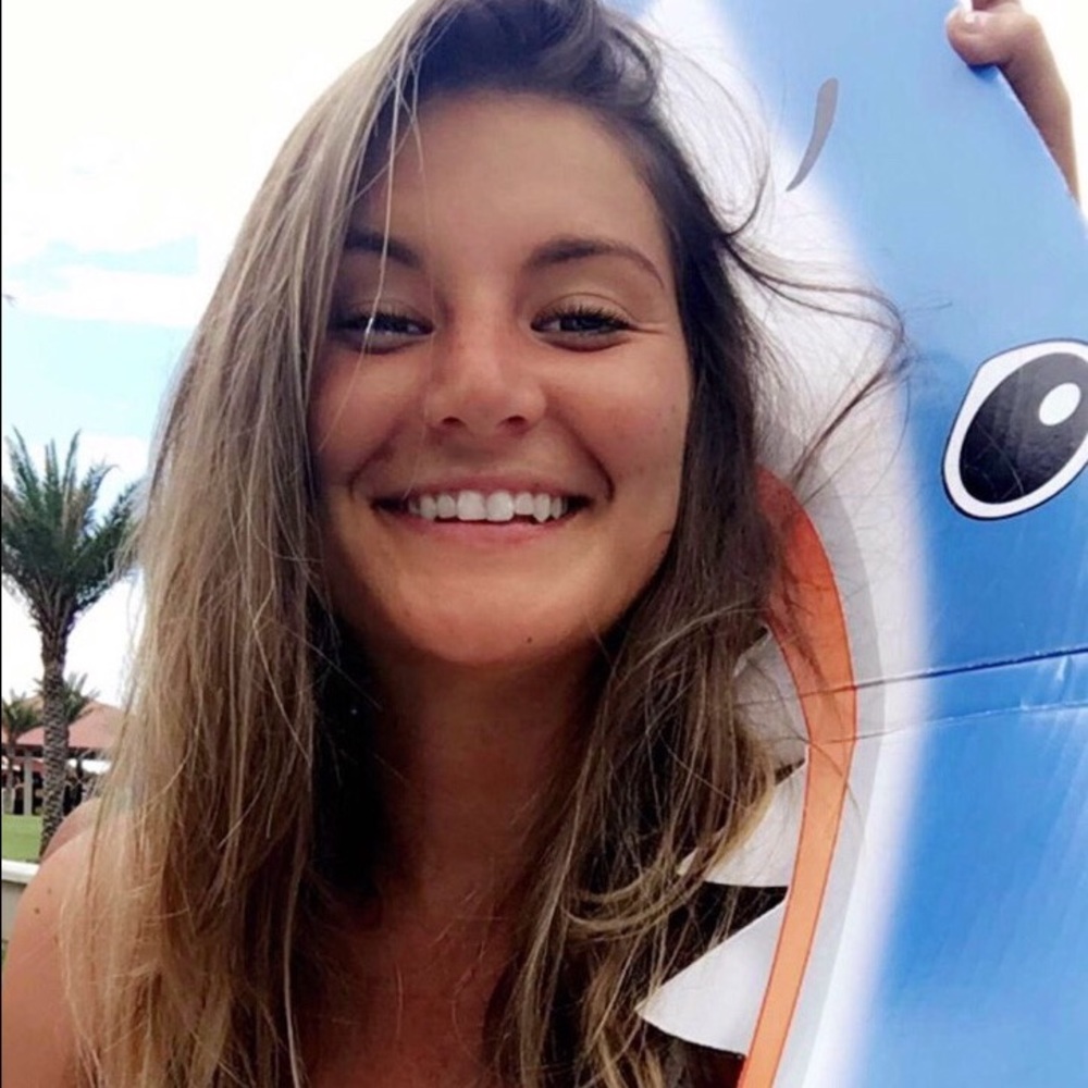 Meet your Posher, Hallie