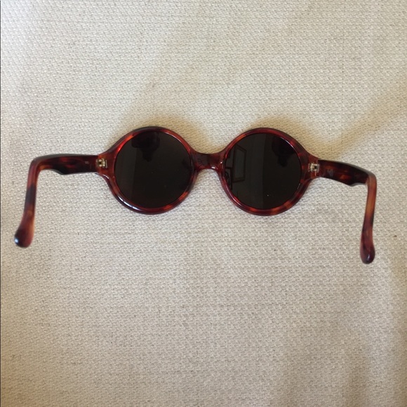 Round brown sunglasses - Picture 3 of 3