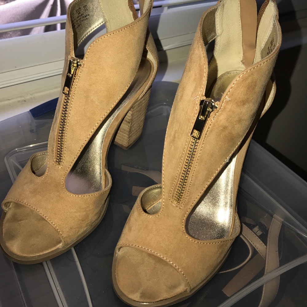 Tan Carlos by Carlos Santana sandals worn once