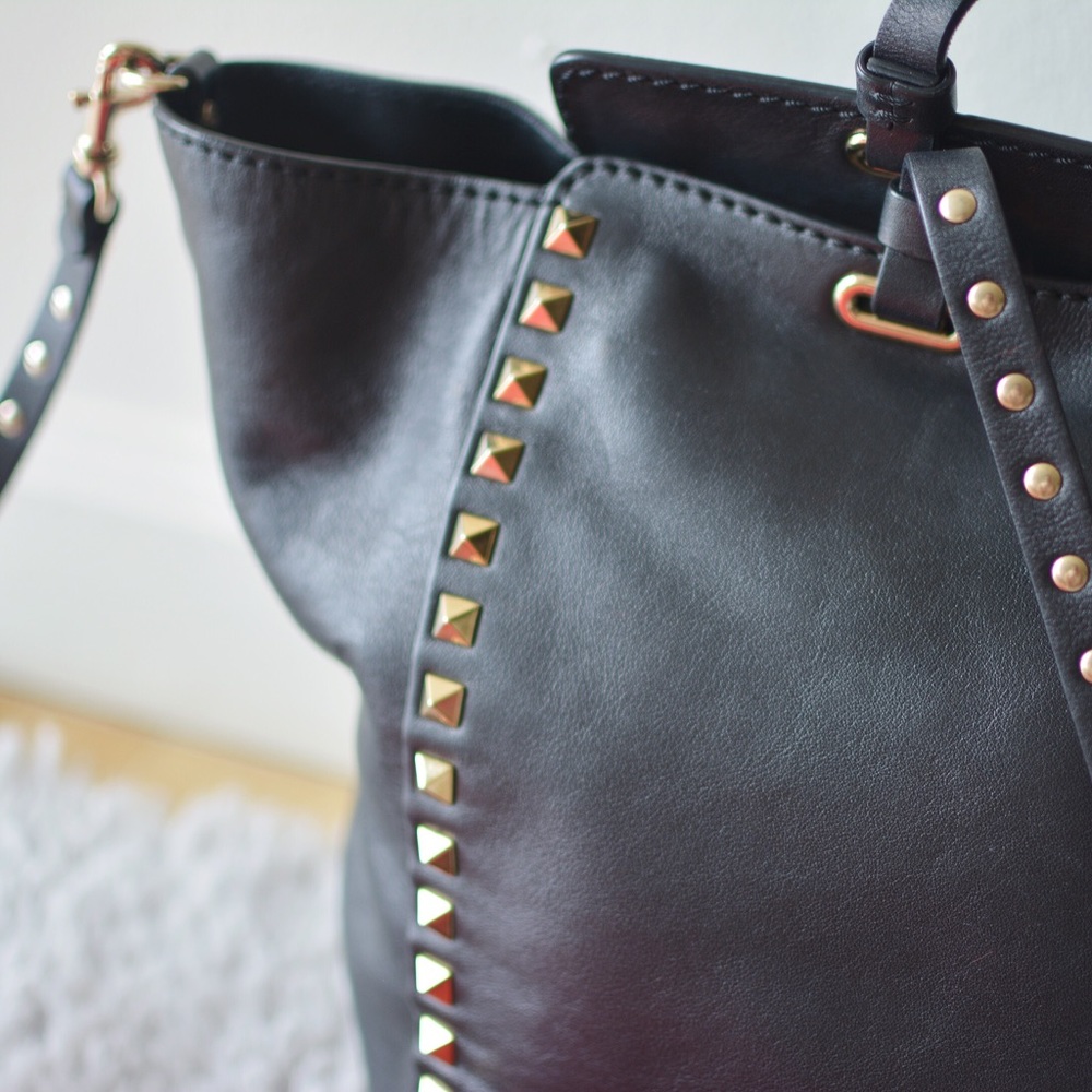 SOLD Black Valentino rockstud gold hardware tote - Picture 4 of 8