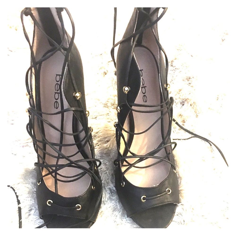 Black laced up pumps