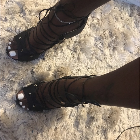 Black laced up pumps - Picture 3 of 4