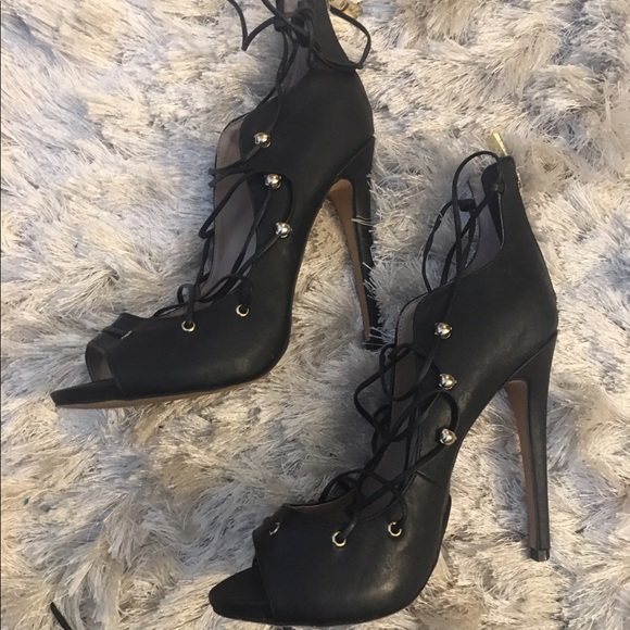 Black laced up pumps - Picture 4 of 4