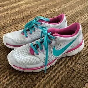 Like NEW Nike sneakers