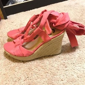 Pink wedge