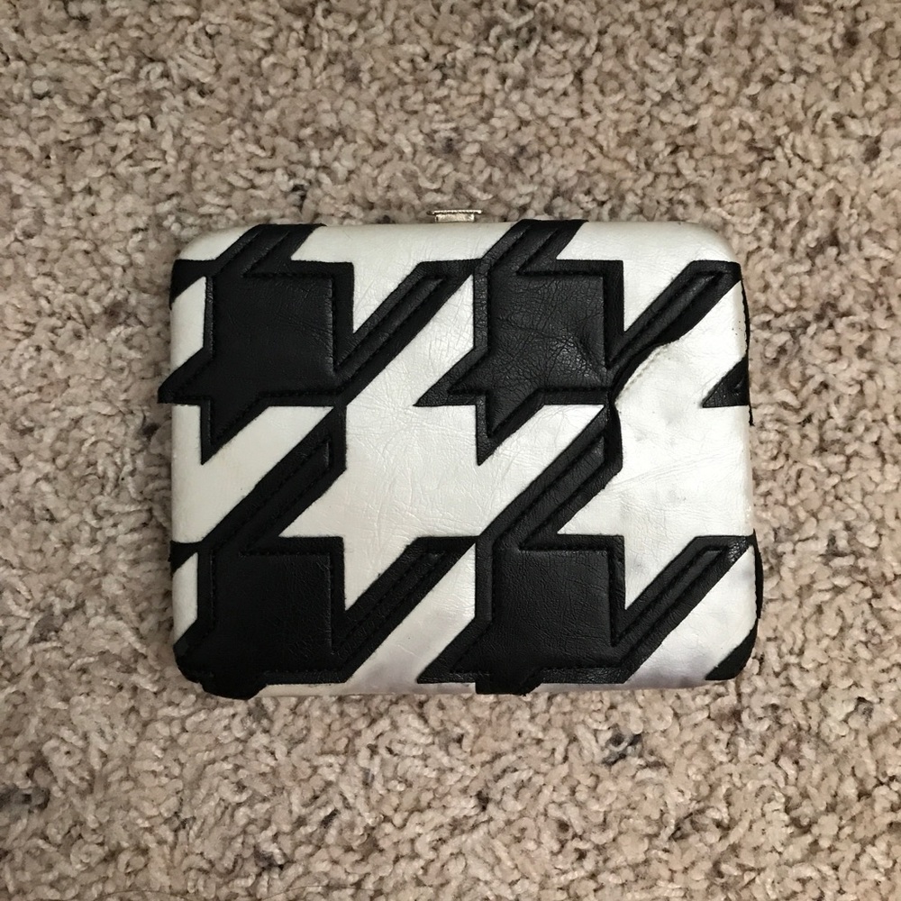 Houndstooth wallet