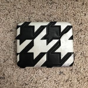 Houndstooth wallet