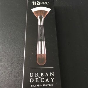 URBAN DECAY BRUSHES. CONTOUR SHAPESHIFTER.  F-113