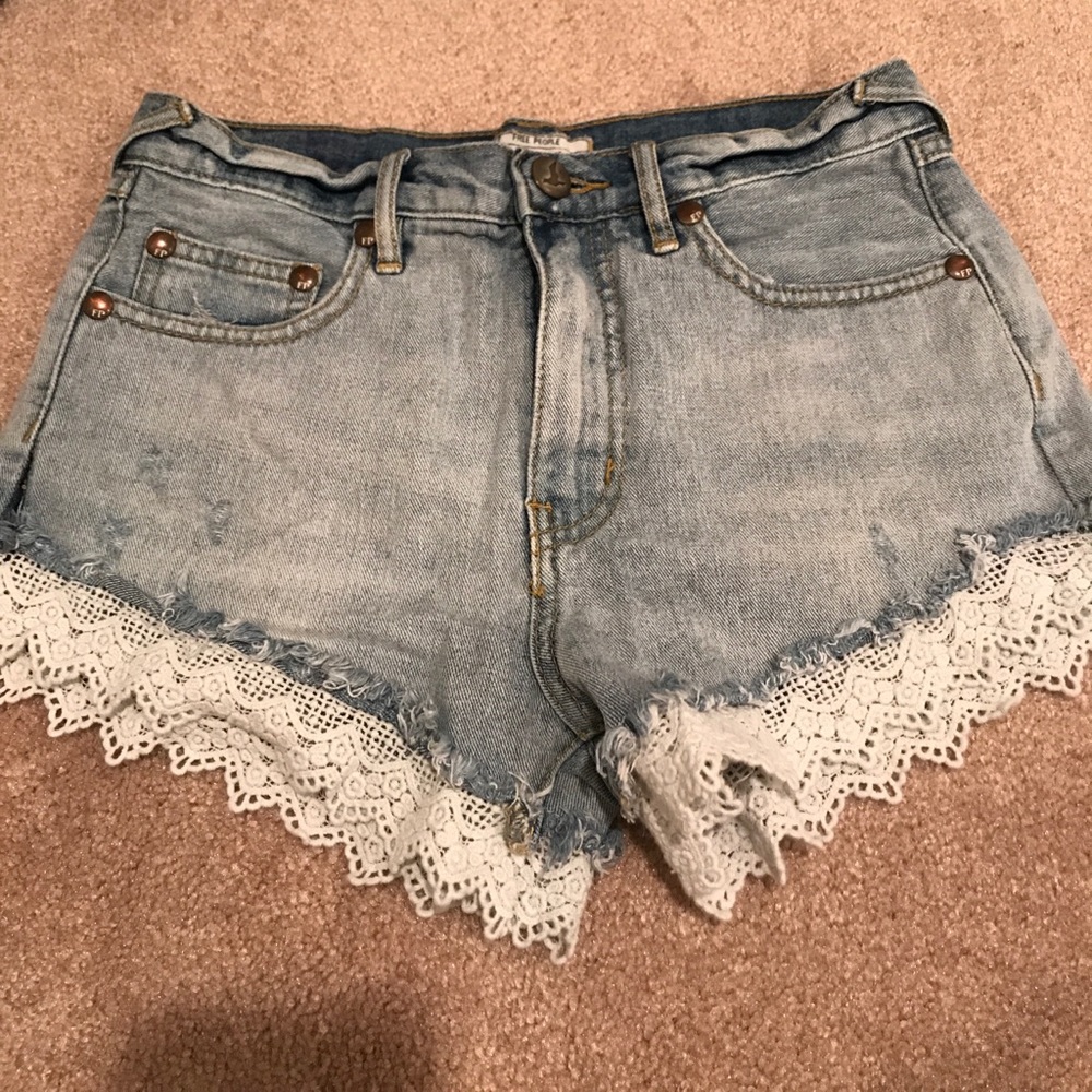 Jean shorts with white lace