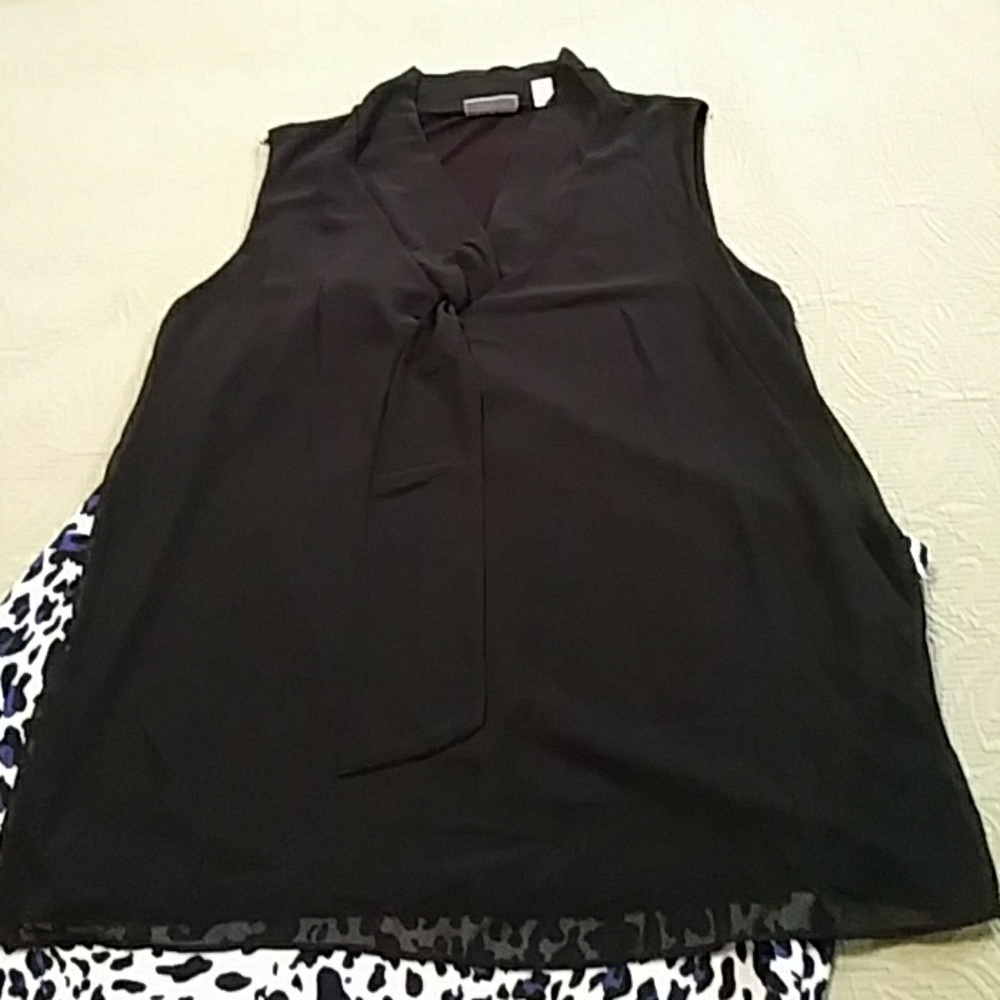 Great basic black blouse. Wear with jacket/cardi
