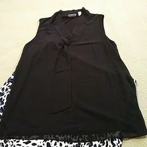 Great basic black blouse. Wear with jacket/cardi