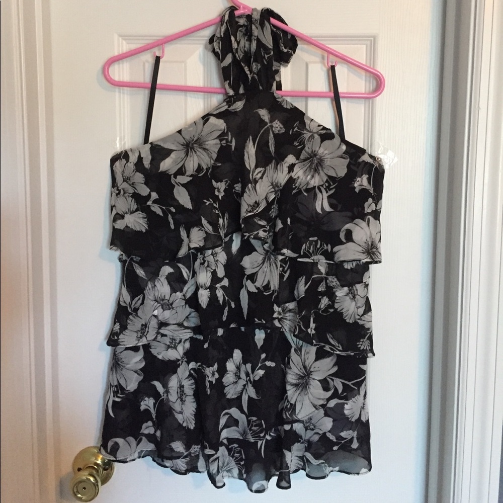 White House Black Market Top ⭐️New Listing⭐️