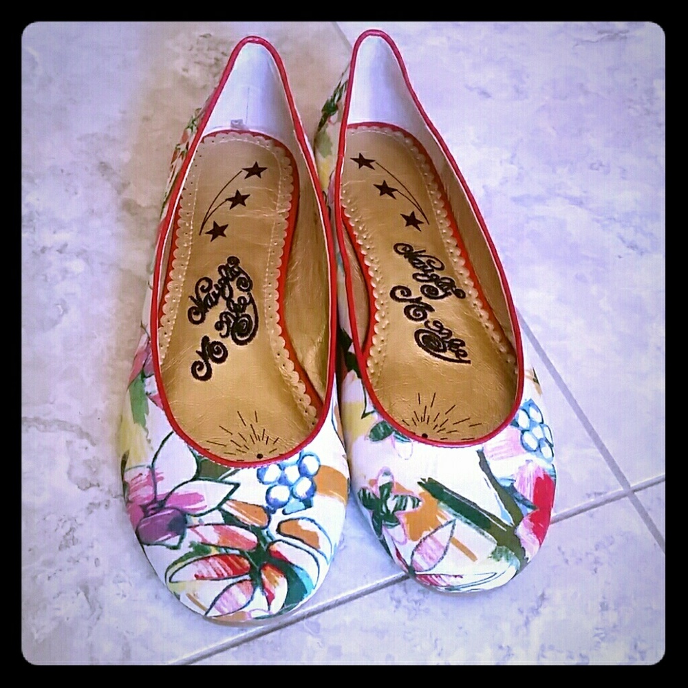 Brand New In Box Naughty Monkey Shoes - Size 7.5