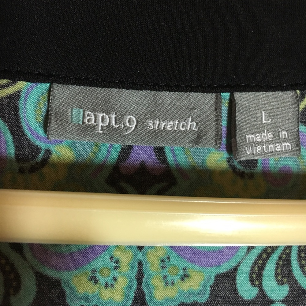 Super comfy stretchy apt 9 top. Size L - Picture 2 of 4