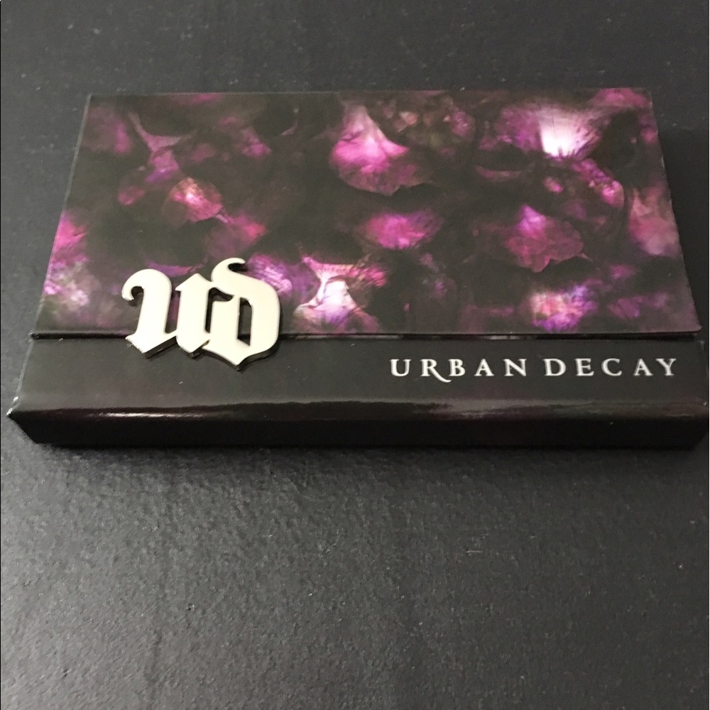 🥀URBAN DECAY SHADOWBOX🥀