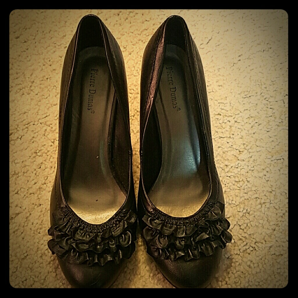 Ruffle tier heels