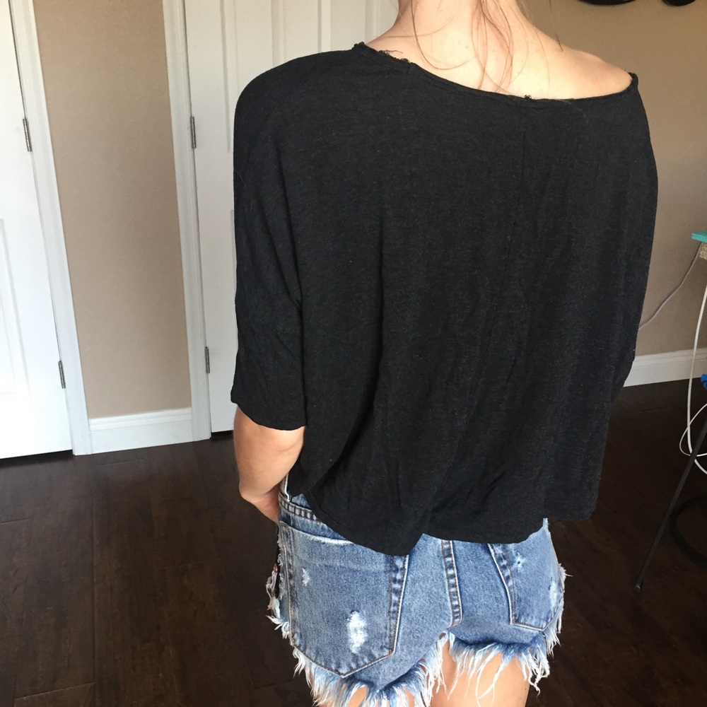‼️4EVER CLOSED IN 1 DAYS‼️Aritzia crop top - Picture 2 of 2