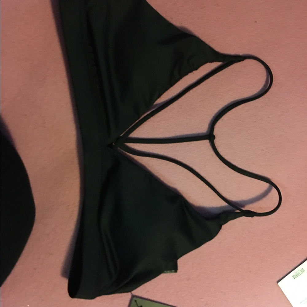 VICTORIA'S SECRET SPORTS BRA SIZE L (6 bras)