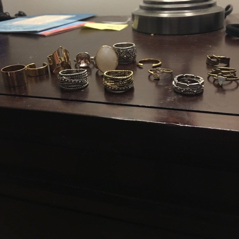 Lot of 17 rings