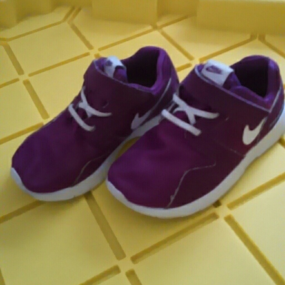 Kids size 9 Nike