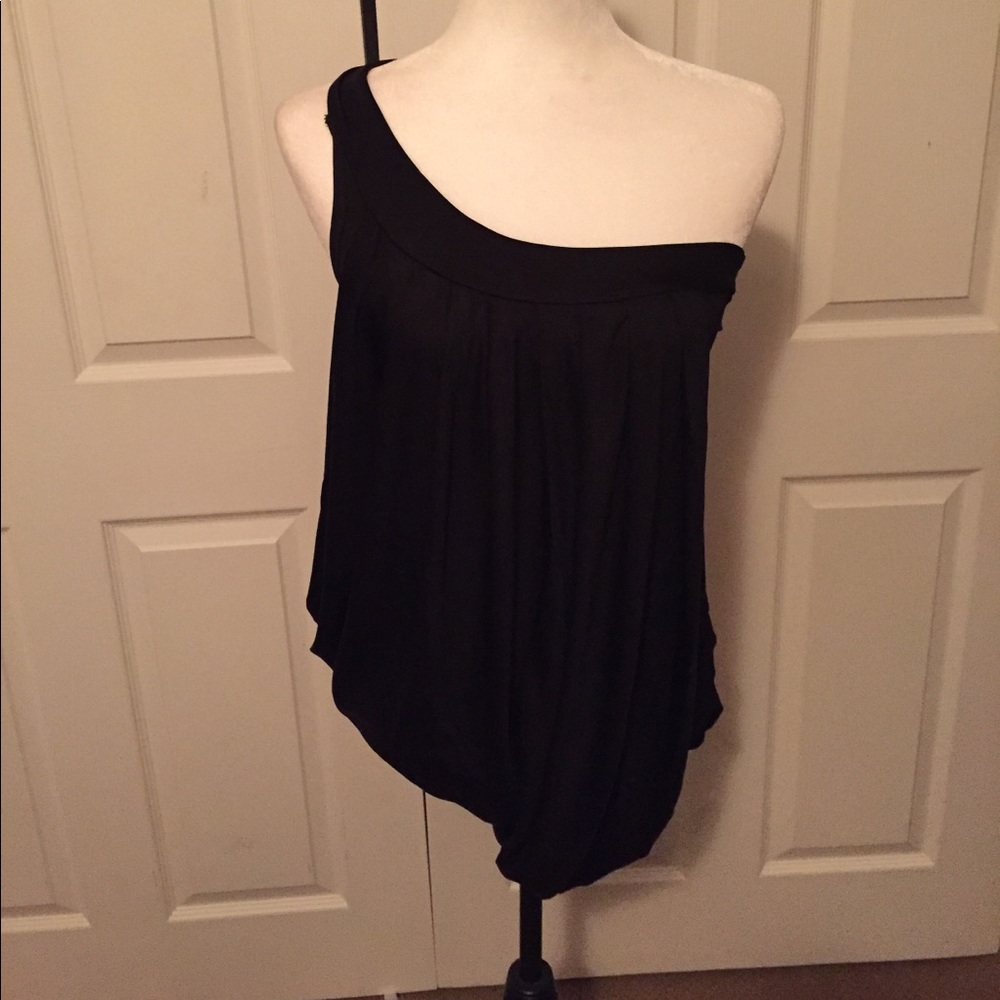 Black sexy one shoulder top