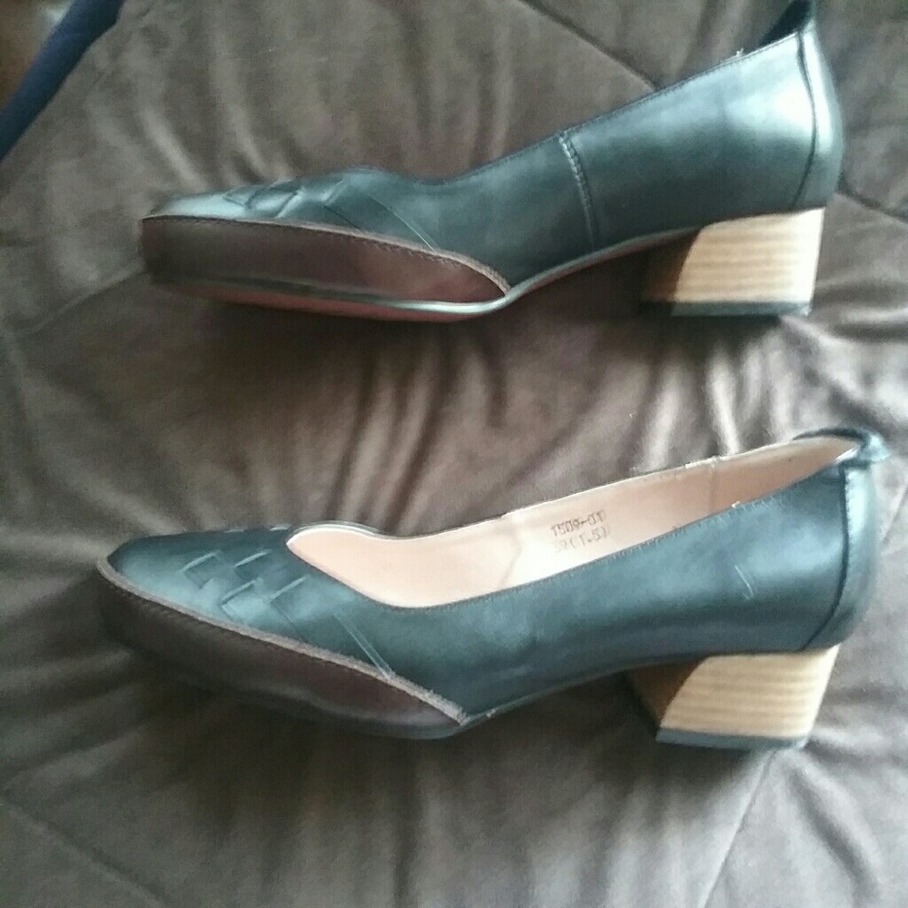 Handmade shoes from boutique on etsy - Picture 2 of 3