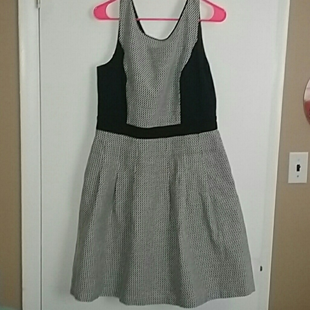 ELEGANT dress with pockets