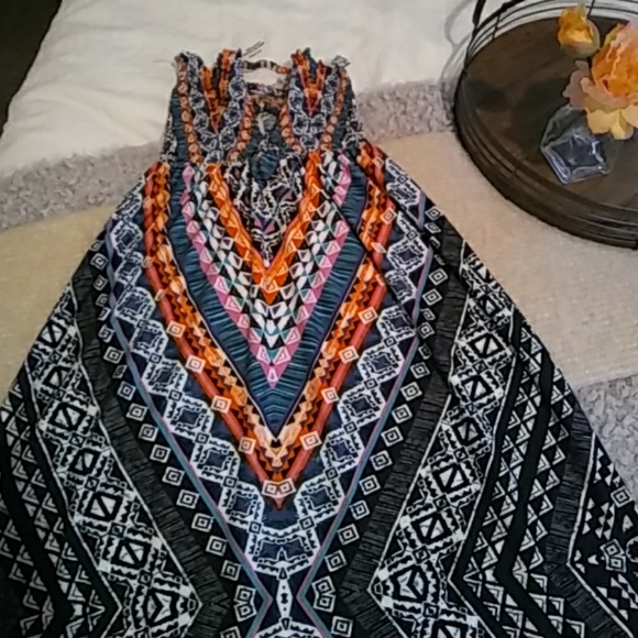 NWT - BOHO / AZTEC MAXI DRESS - Picture 5 of 8