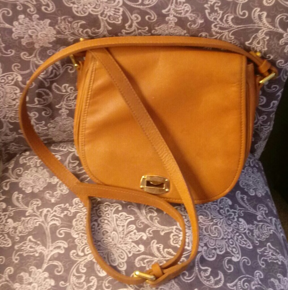 Cuyana Saddle Bag - Picture 2 of 7