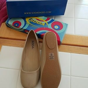 Size 8 like new tan patent leather soda flats