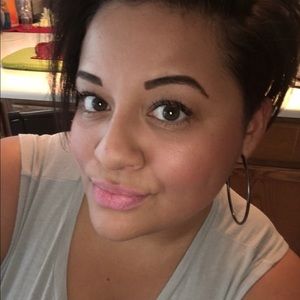 Meet your Posher, Monica