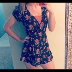 Jessie James Decker: Maria Elena kittenish