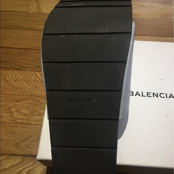 Balenciaga Slides - Picture 2 of 5