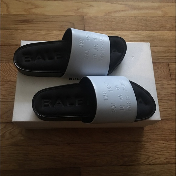 Balenciaga Slides - Picture 3 of 5