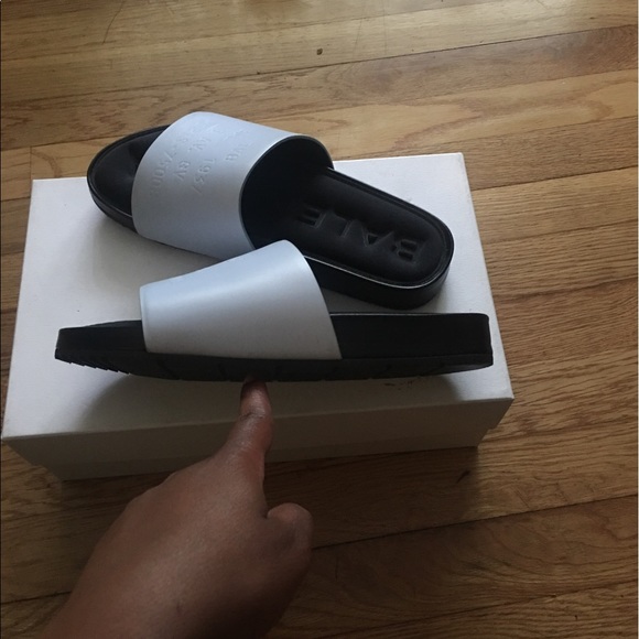 Balenciaga Slides - Picture 5 of 5