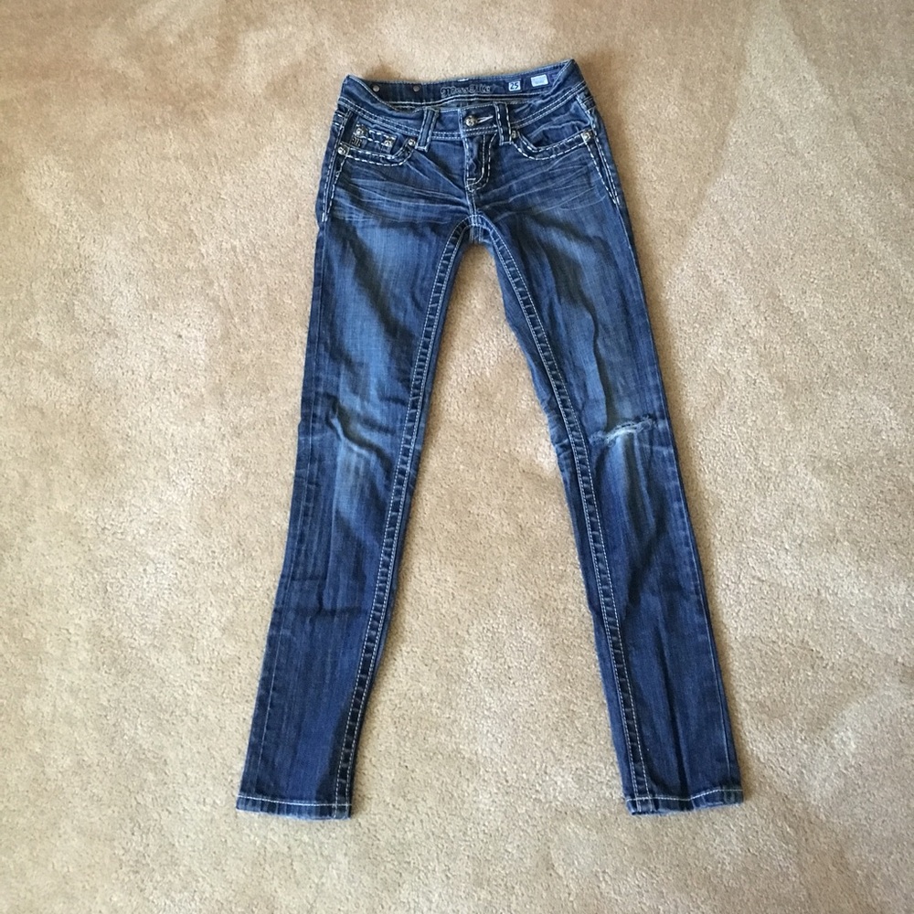 Miss Me skinny jeans (slightly distressed)