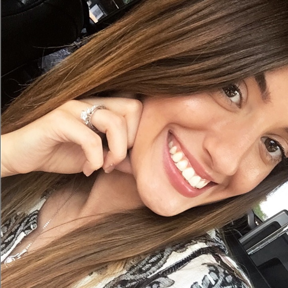 Meet your Posher, Adelina