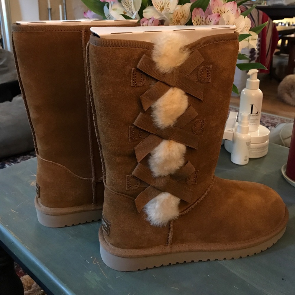UGG - Koolaburra / Victoria Tall in Chestnut