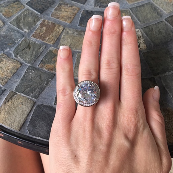 Round Halo Princess Silver Cocktail Wedding Ring - Picture 4 of 7