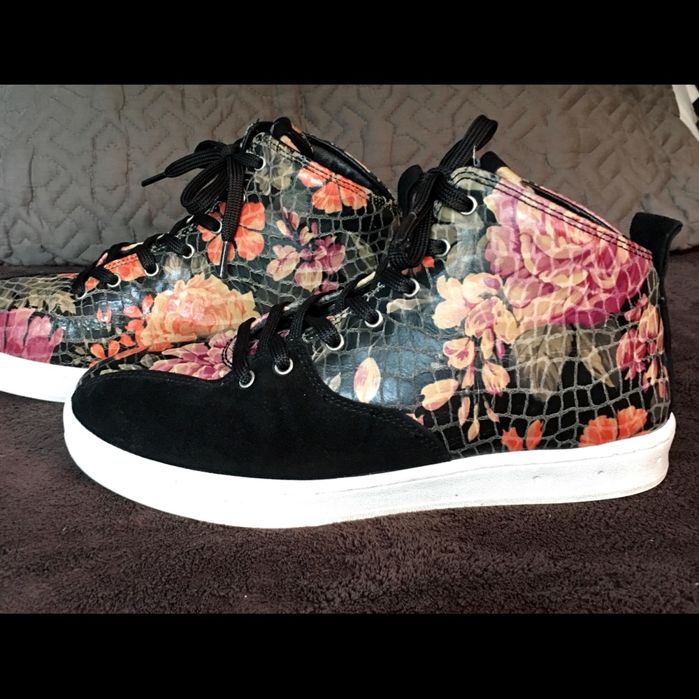 GOURMET LACE UP BOOTS