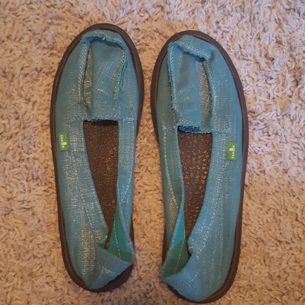 Sanuk beach shoes