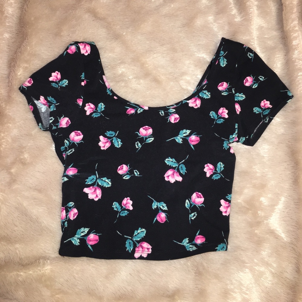 CROP TOP