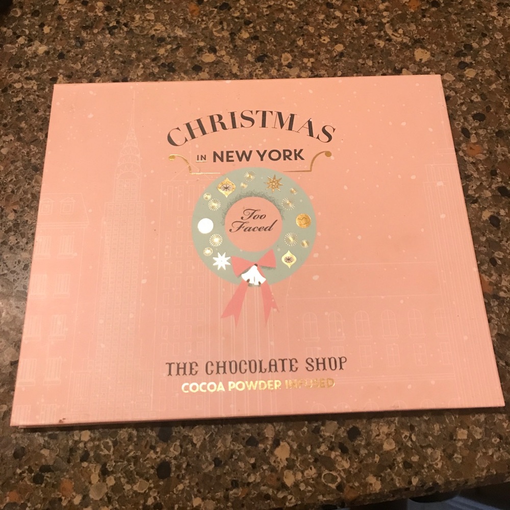 Too faced Christmas in New York eye palette