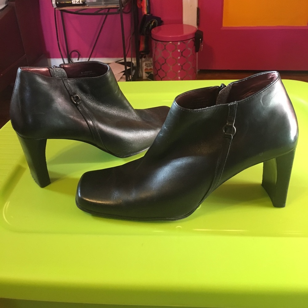 Bandolino Short Square Heeled Booties