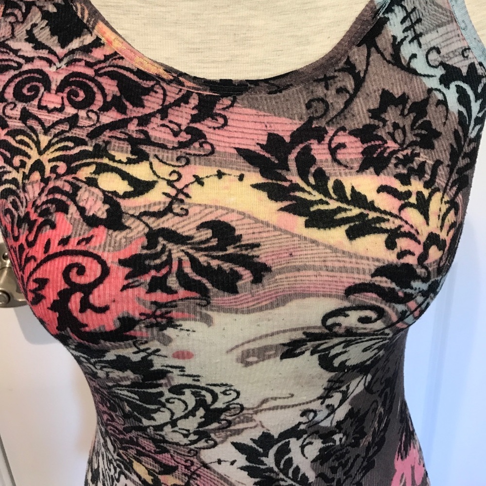 Woman's large 💯 % cotton tank